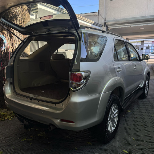 Toyota Hilux Sw4 2.7 Srv Cuero Vvti 4x2 4at 5 Asientos