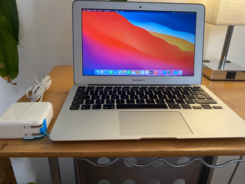 Apple Macbook Air 11.6 A1465 (Usado)
