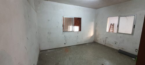 Amplio Galpón De 310 M2 Ideal Depósito! No Paga Tributos.