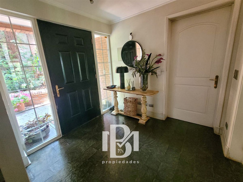 Casa En Venta De 5 Dorm. En Lo Barnechea