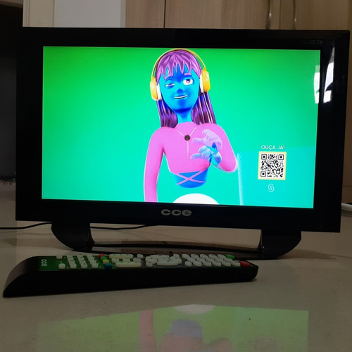Imagem 2 de 7 de Tv Cce Led 14 Portatil Com Bom Estado