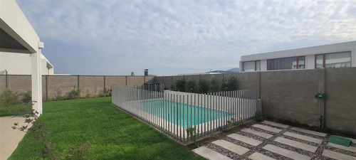 Casa En Arriendo De 6 Dorm. Colegio Huinganal