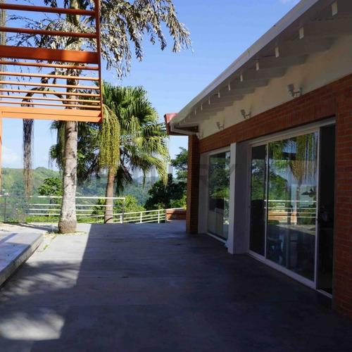 Casa En Venta Los Guayabitos, Donde El Diseño, Y La Naturaleza Están En Armonía.