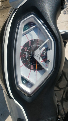 Imagem 3 de 7 de Suzuki Burgman 125cc 2011 Super Econômica
