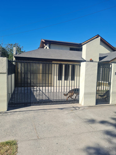 Se Vende Amplia Casa 5 D. 3b. Pedro Aguirre Cerda