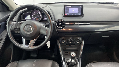 Imagen 14 de 25 de Mazda 2 Touring Mt