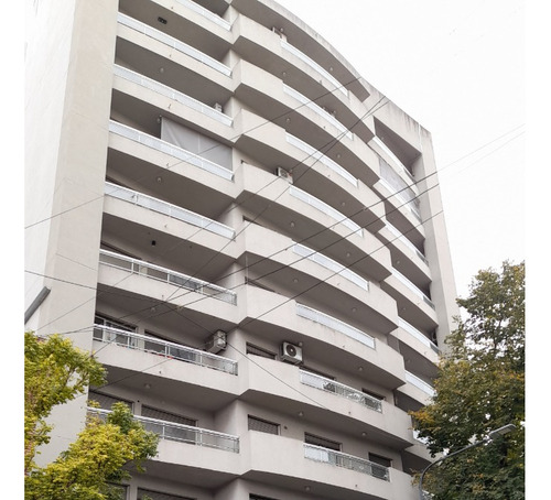 Departamento Planta Baja 5 Y 45 Dormitorio Con Placard, Patio, Cochera