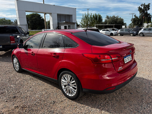Ford Focus 4p Se Plus 2,0 At 2017