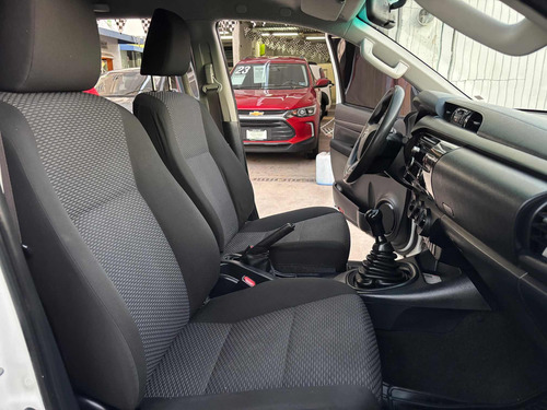 Toyota Hilux 2.7 Cabina Doble Sr Mt