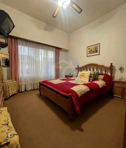 Casa De 2 Dormitorios En Calle San Martín 100, Tandil