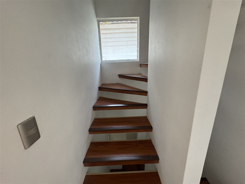 Casa En Arriendo De 4 Dorm. En Huechuraba