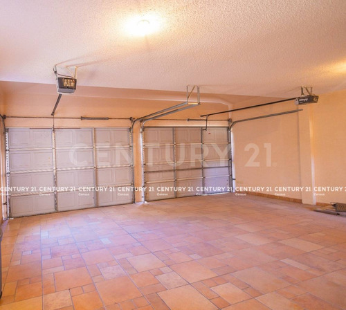 Casa En Venta En Fraccionamiento Rincon De Las Lomas Chihuahua, Chih.