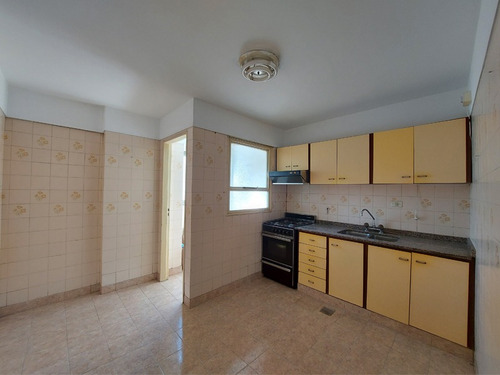 Imagen 6 de 14 de Departamento 4 Ambientes. Cochera. Balcón. Villa Urquiza.