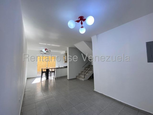 Jip 25-16345. Rentahouse Vende Hermoso Townhouse De 110 Mts2, 4 Hab, 3 Salas De Baños, 2 P/e, Parque Infantil, Areas Deportivas. En Urb. Karol Home Ii. La Morita.