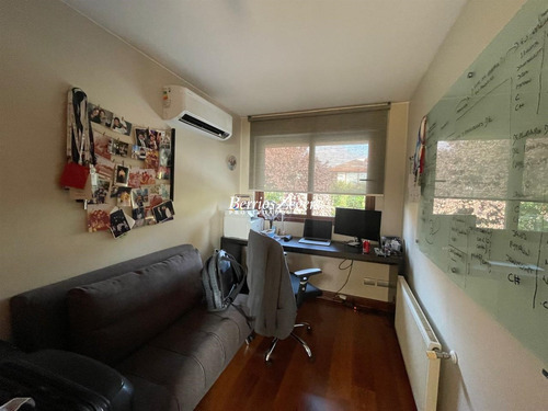 Casa En Arriendo De 5 Dorm. En Las Condes