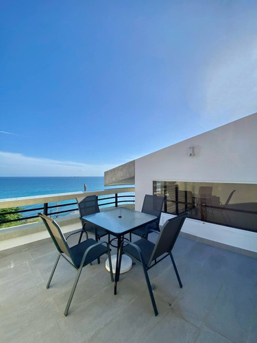 En Venta Penthouse Con Hermosa Vista Al Mar En El Conj Resd La Balandra, Pampatar