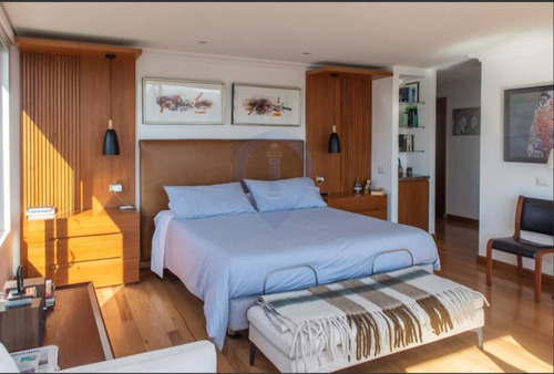 Arrienda Exclusivo Dep. El Golf. 5 Dorm, 5 Baños, 3 Estac.