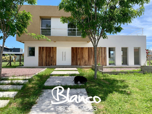 Imagen 1 de 17 de A Estrenar! Muy Linda Casa De Estilo Moderno Dentro Del Barrio Cerrado San Matías
