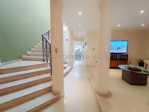 Casa En Venta Urbanizacion La Soledad Maracay Remodelada Pisos De Marmol Buena Ubicacion Zona Norte Kg:23-30429
