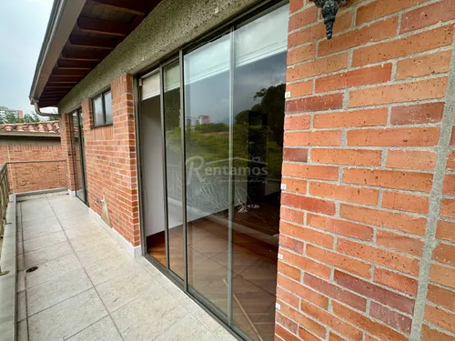Casa En Arriendo En Loma Benedictinos. Cod A776027