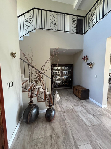 Casa En Venta A La Laguna En El Cantón, Escobar, G.b.a. Zona Norte