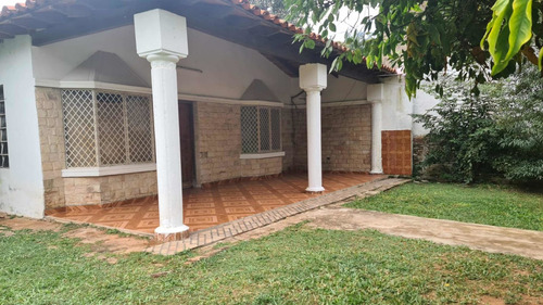 Imagen 2 de 4 de Sobre Asfalto Vendo Casa En San Lorenzo Calle I
