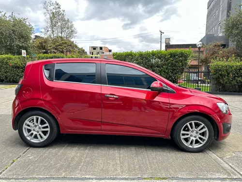 Chevrolet Sonic 1.6 Lt 5 p
