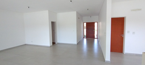 Hermosa Casa En El Barrio Norte, El Cantón, Escobar