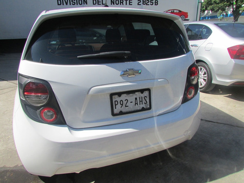 Imagen 2 de 9 de Chevrolet Sonic Lt Mt 2016 Blanco