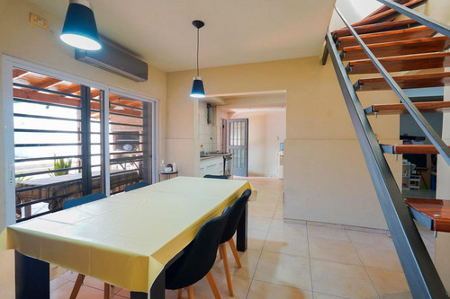 Venta - Casa - 4 Ambientes - Ramos Mejia - Pileta - Cochera