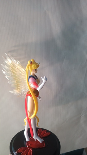 Figura D Super Sailor Moon Serena Con Base Alas Cerradas