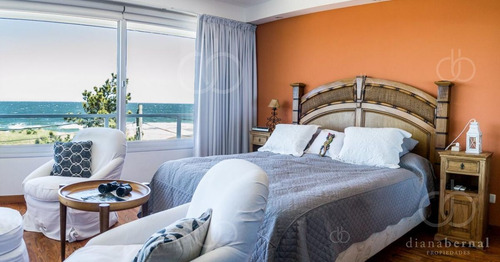 Imagen 7 de 25 de Venta De Casa De 4 Dormitorios Frente Al Mar En Mansa Punta Del Este