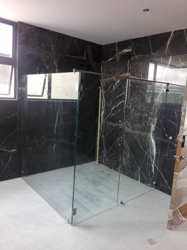 Hermosa Residencia En Venta Con Alberca Privada Y Campo De G