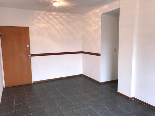 Alquiler - Departamento De 3 Ambientes Con Cochera - Villa Madero