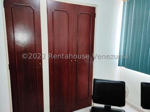 Cómodo Apartamento En Venta En Roca Lisa Zona Este. Pm