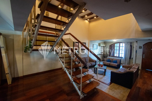 Casa En Venta 6 Ambientes Con Cochera En Villa Del Parque
