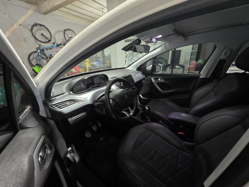 Peugeot 208 1.6 Feline