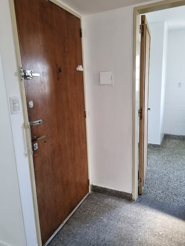 Muy Luminoso Departamento De 2 Ambientes En Pleno Centro De Lanús