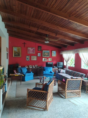 Best House Vende Estupenda Casa En El Country Club Chacao, Caracas.