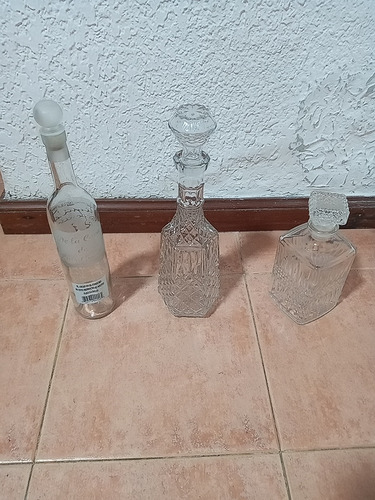 Lote De 3 Botellas Decorativas En Vidrio Tallado 