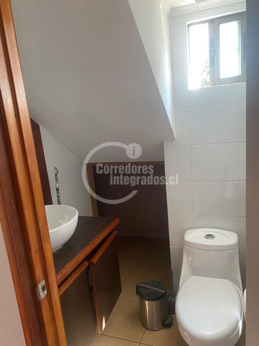 Casa En Venta De 5 Dorm. En La Florida