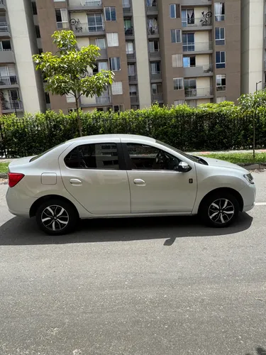 Renault Logan 1.6 Privilege / Intens