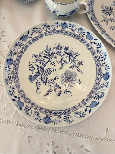 Juego De Vajilla Thun - 119 Piezas De Porcelana Azul Modelo De La Cebolla (Usado)