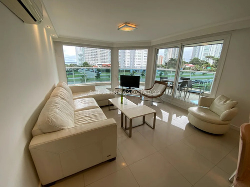 Departamento En Venta De 3 Dormitorios En Casino Tower, Punta Del Este