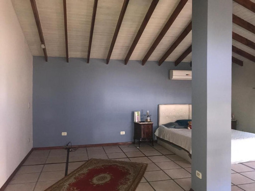 Imagen 16 de 30 de Venta Casa De 5 Ambientes Con Cochera Para 5 Autos
