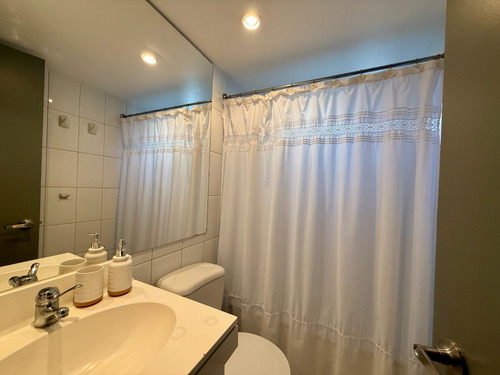 Amoblada En Condominio // 5 Dorm + 5 Baños / Piscina