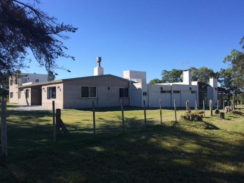 Chacra De 6 Suites, Piscina, Parrillero Y Hermosas Vistas !!