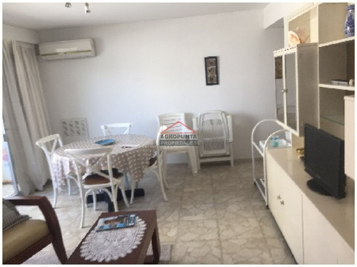 Apartamento En Peninsula, 1 Dormitorios *- Ref: 2974
