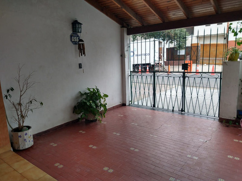 Departamento Tipo Casa Al Frente De 3 Ambientes Con Cochera Y Terraza - Montiel 5700 - Capital Federal,
