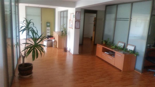 Amplia Oficina Central En Arriendo En Valparaíso